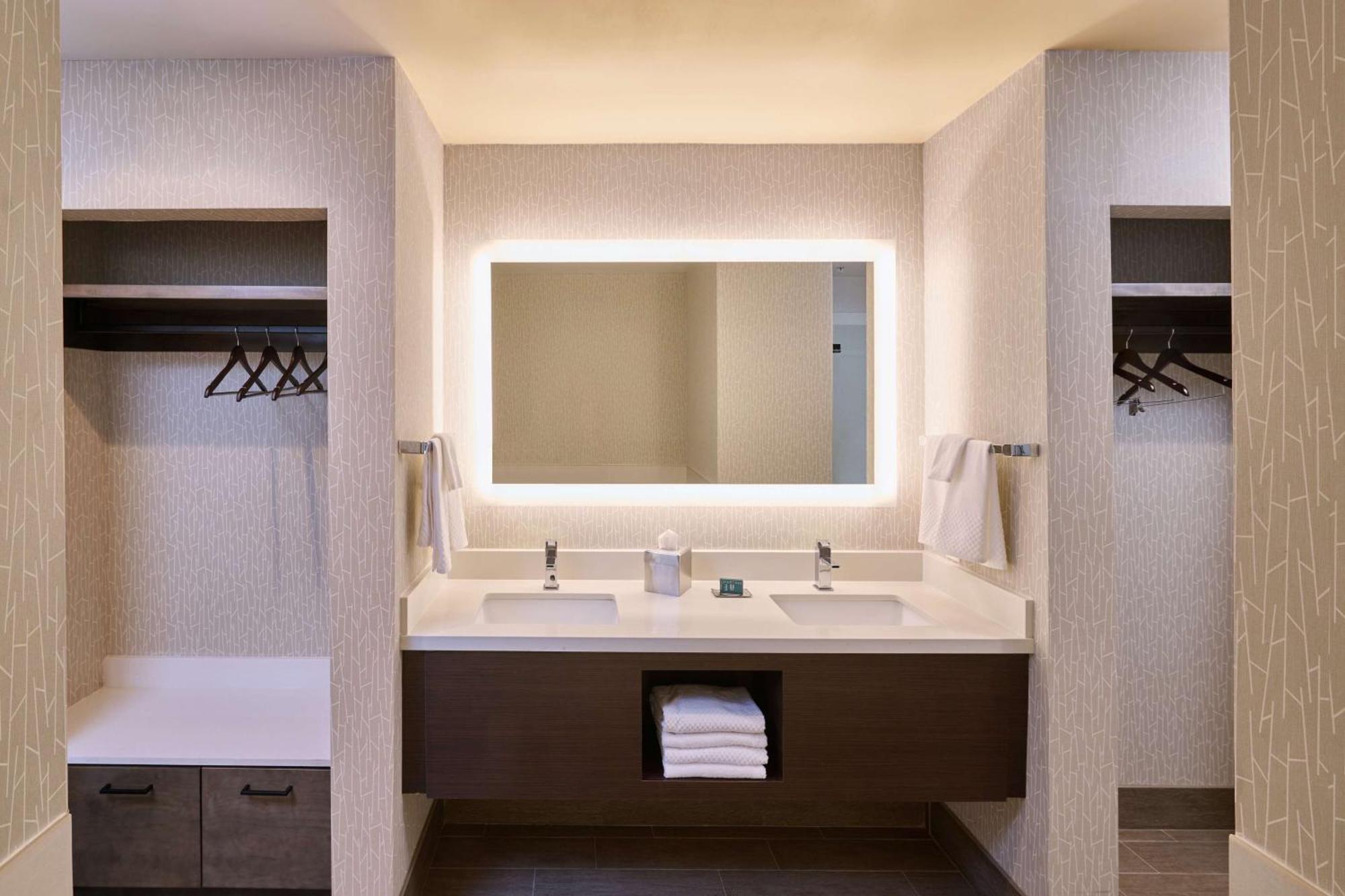Doubletree By Hilton Buena Park Hotell Exteriör bild